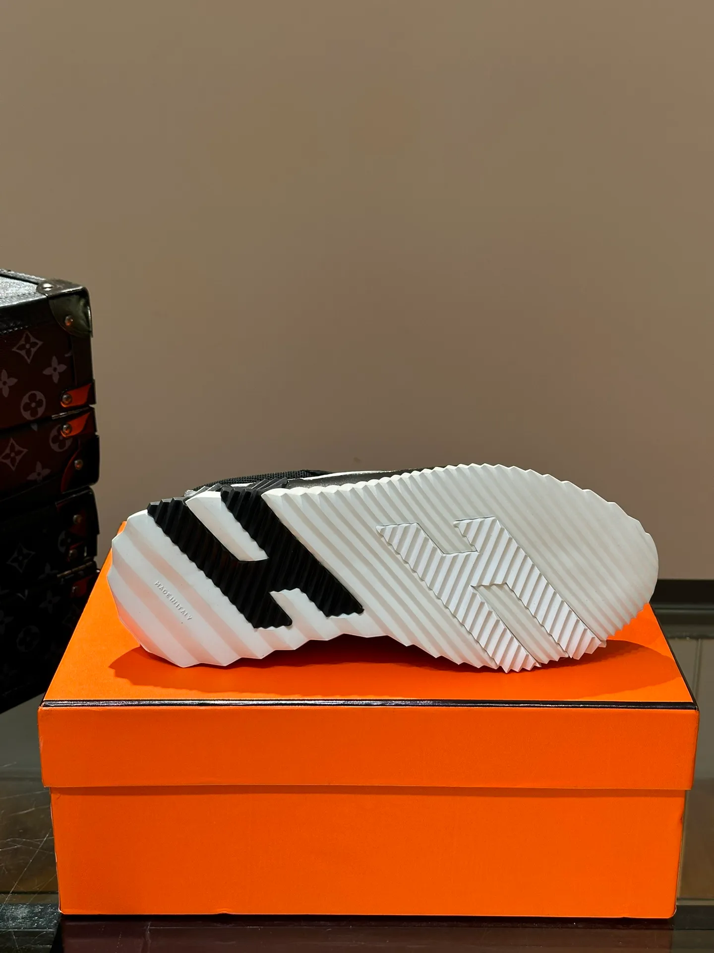 Men's shoes 💰p420 "hermes*" new men's casual sports shoes, the upper is made of cowhide leather and high-end mesh, imported materials, full of texture, the light sole is decorated with contrasting patterns, creating a versatile fashion style. Size: 38-44 (45.46 customized)